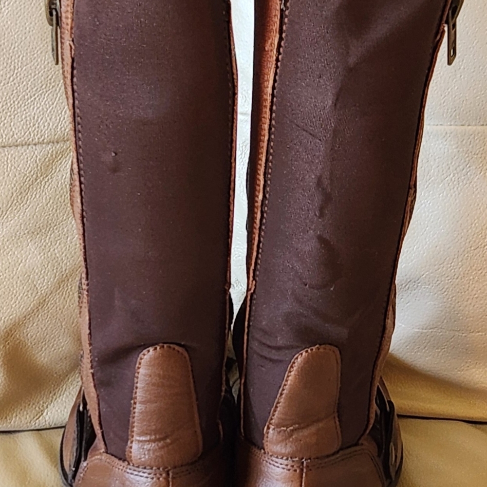 Earth Origins Leather in Rich Brown and Soft Tan Trimmed In Dark Brown Suede. - Picture 3 of 8
